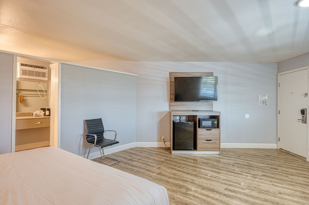 Studio Suite photo 3