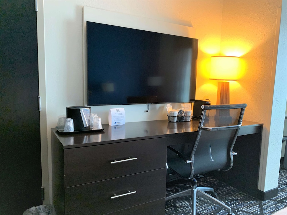 Suite, 1 King Bed, Accessible, Bathtub (With Sofabed) photo 1