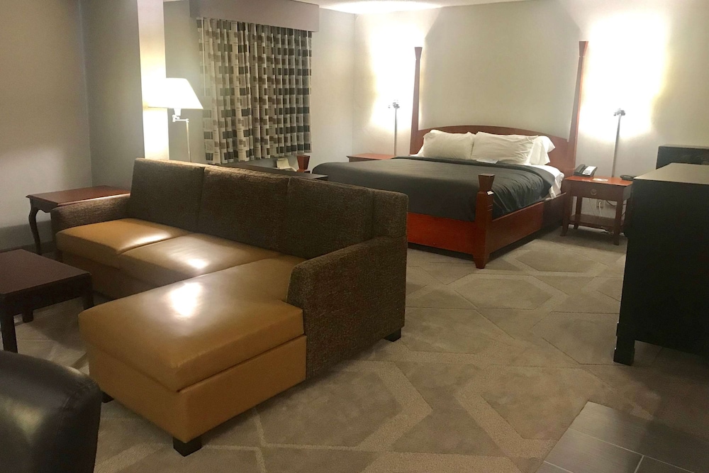 Studio Suite, 1 King Bed, Non Smoking
