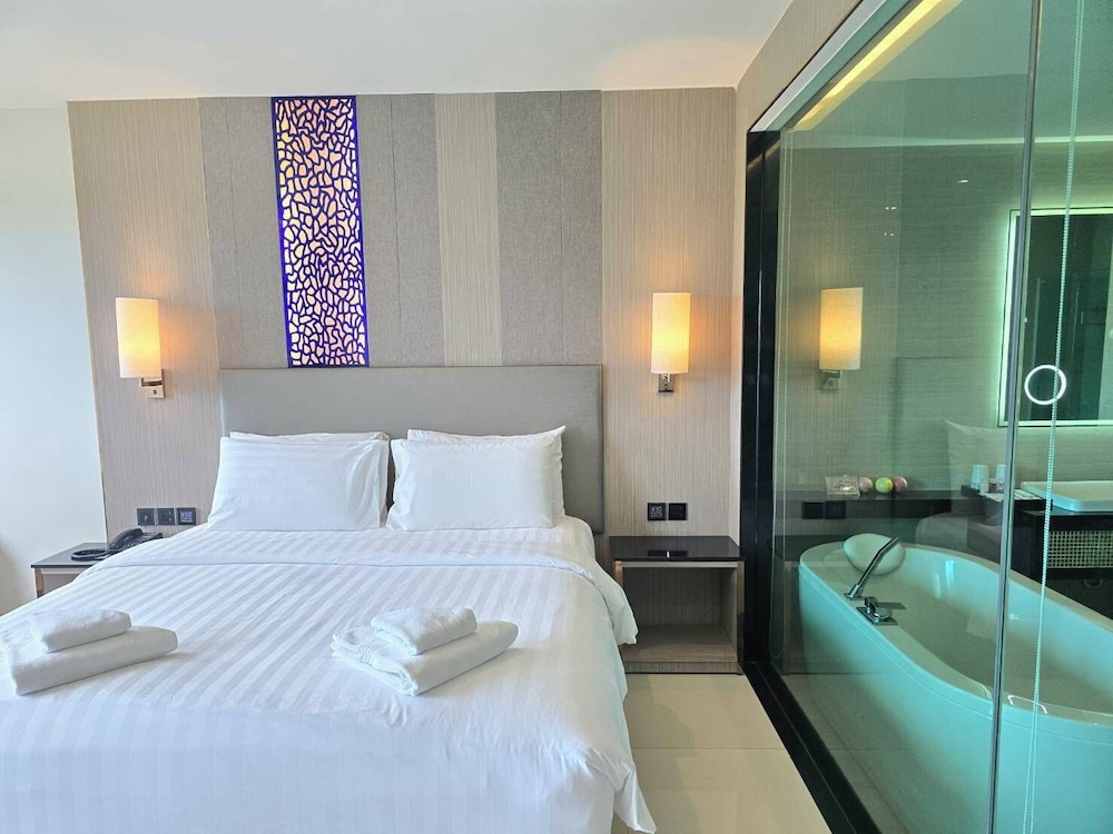 Suite with Balcony - Photo 3