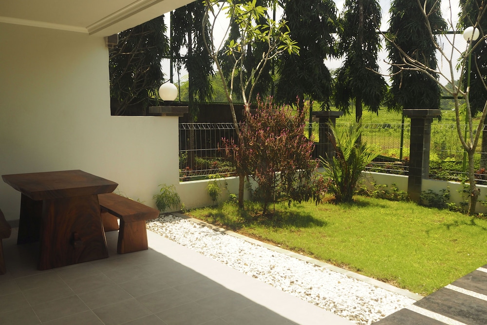Garden Studio Apartment photo 3