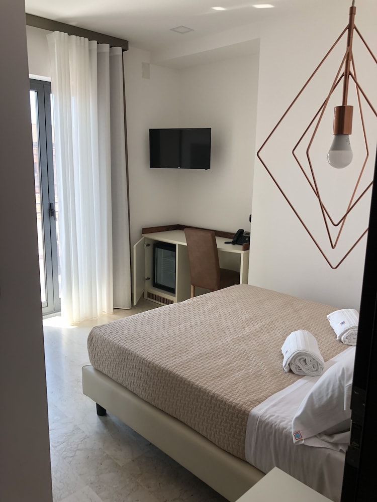Standard Double or Twin Room photo 3
