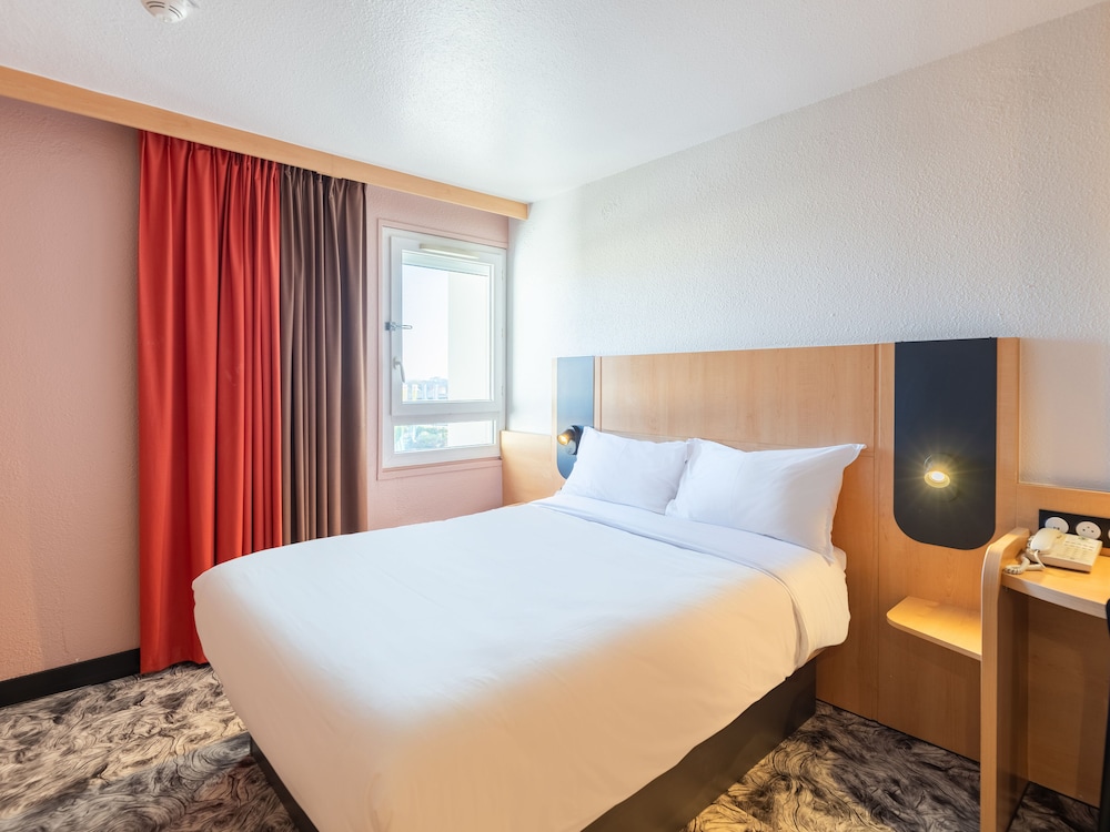 Double Room, Non Smoking - Photo 7