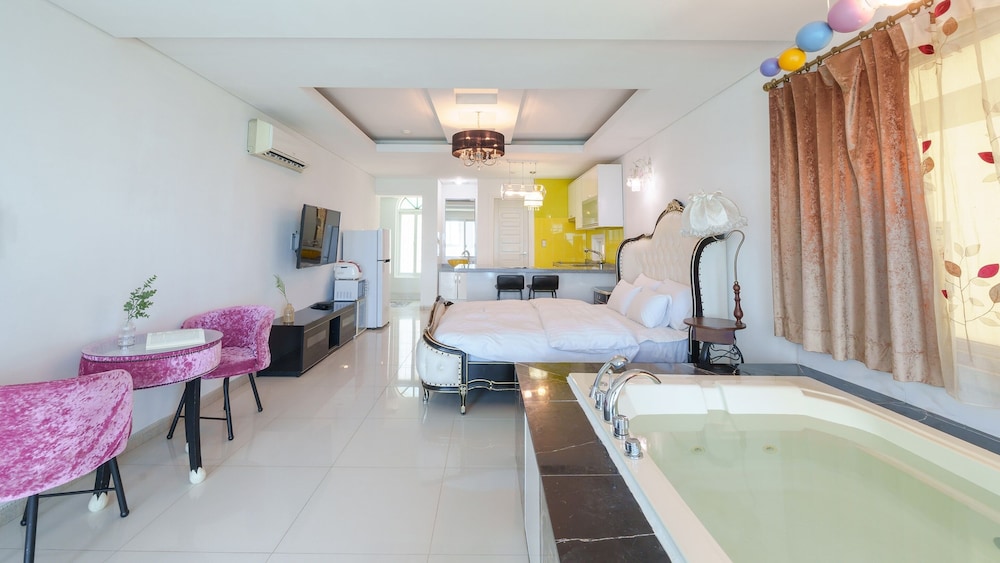 Basic Room, 1 Bedroom (301 Sappheir) - Photo 2
