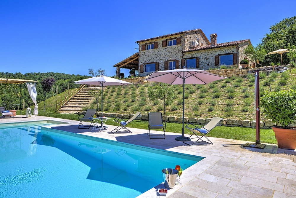 Villa photo 1
