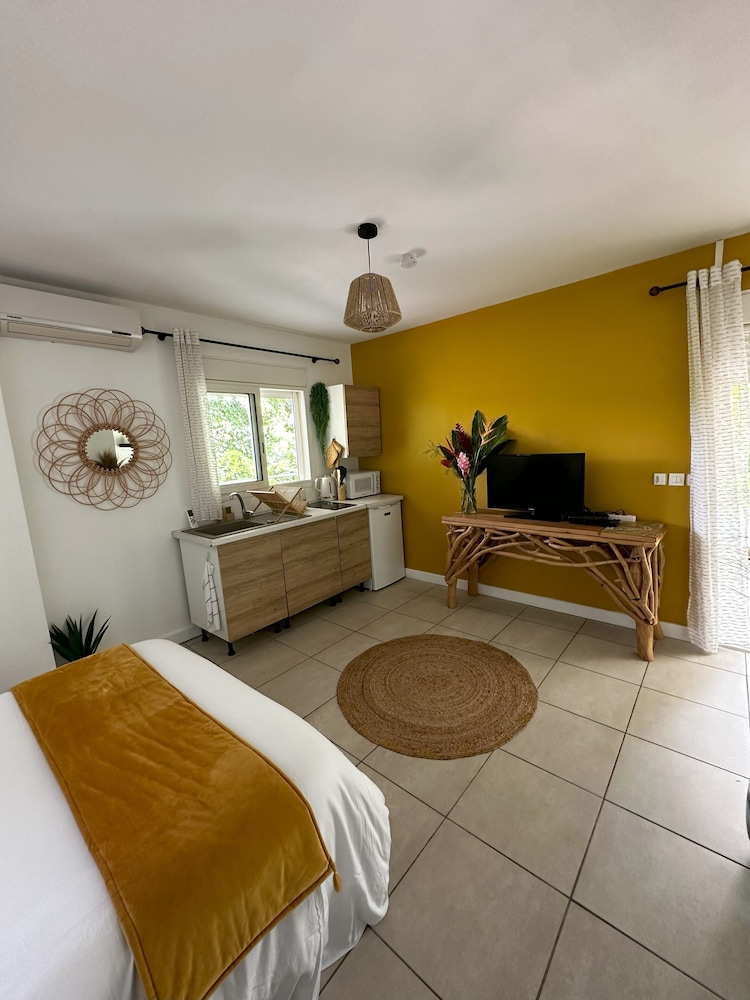 Studio, 1 Double Bed, Hot Tub, Garden View photo 2