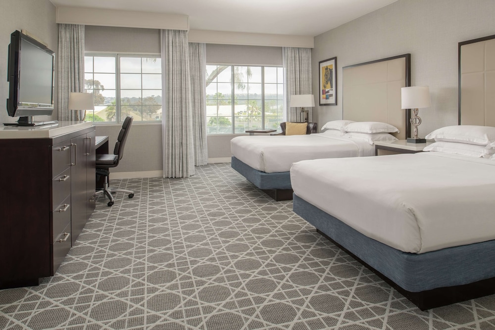 Deluxe Room, 2 Queen Beds - Photo 1