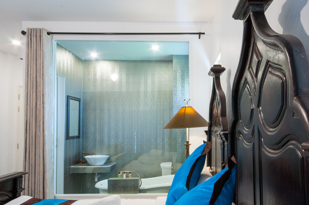 Deluxe Twin Room , Free BKK Airport Transfers, flight detail required photo 2