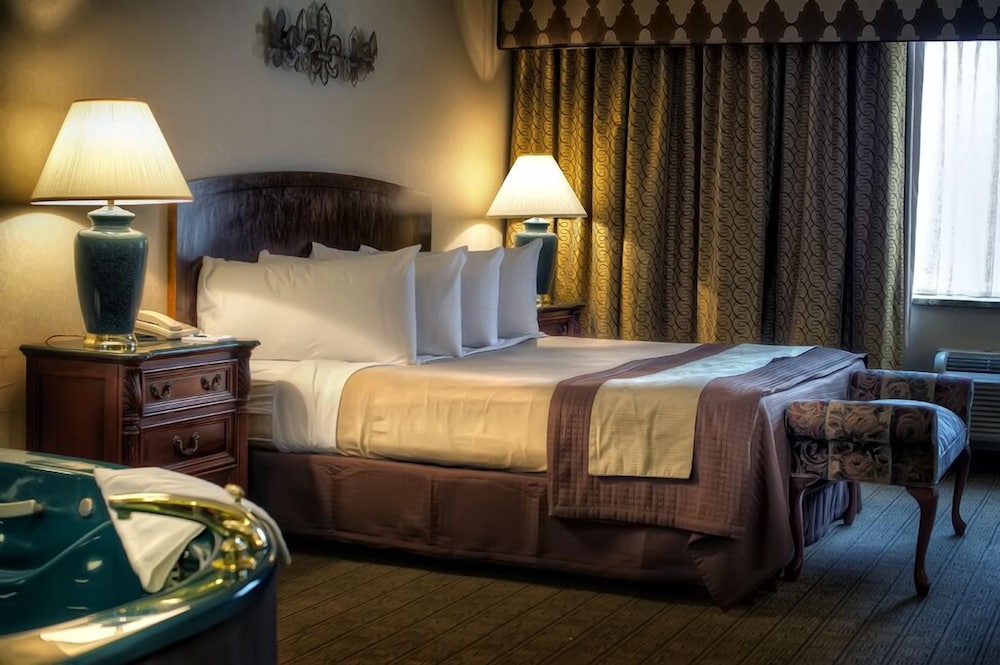 Executive Suite, 1 King Bed (Jetted Tub) photo 2