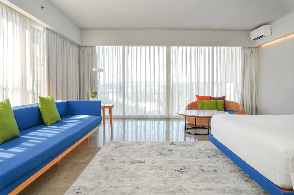 Corner Suite - Photo 4