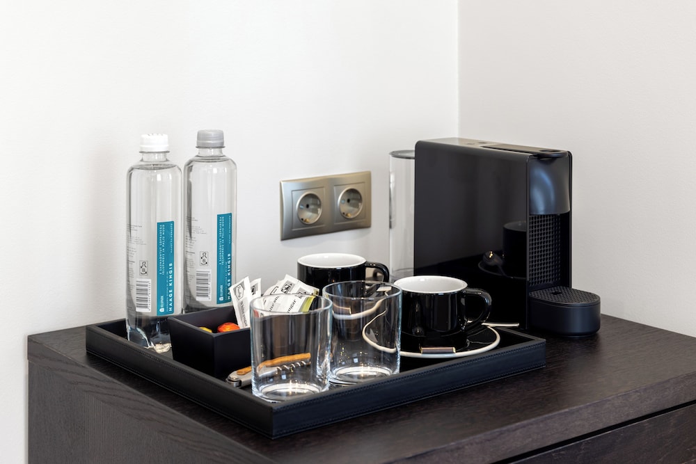 Suite - Photo 3