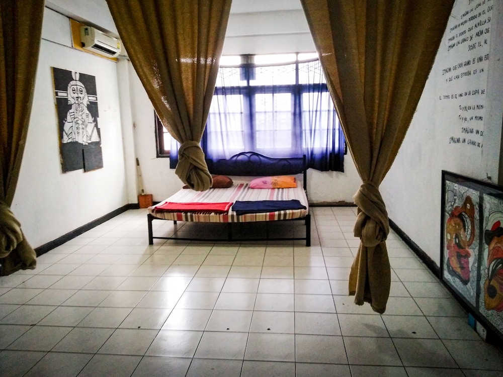 Room with Air Conditioning photo 2