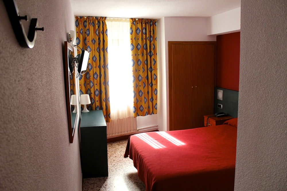Standard Double or Twin Room photo 3