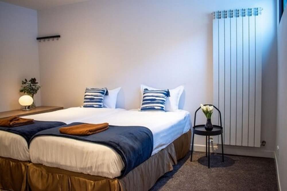 KingBed + Ensuite- splitable into 2 beds photo 1