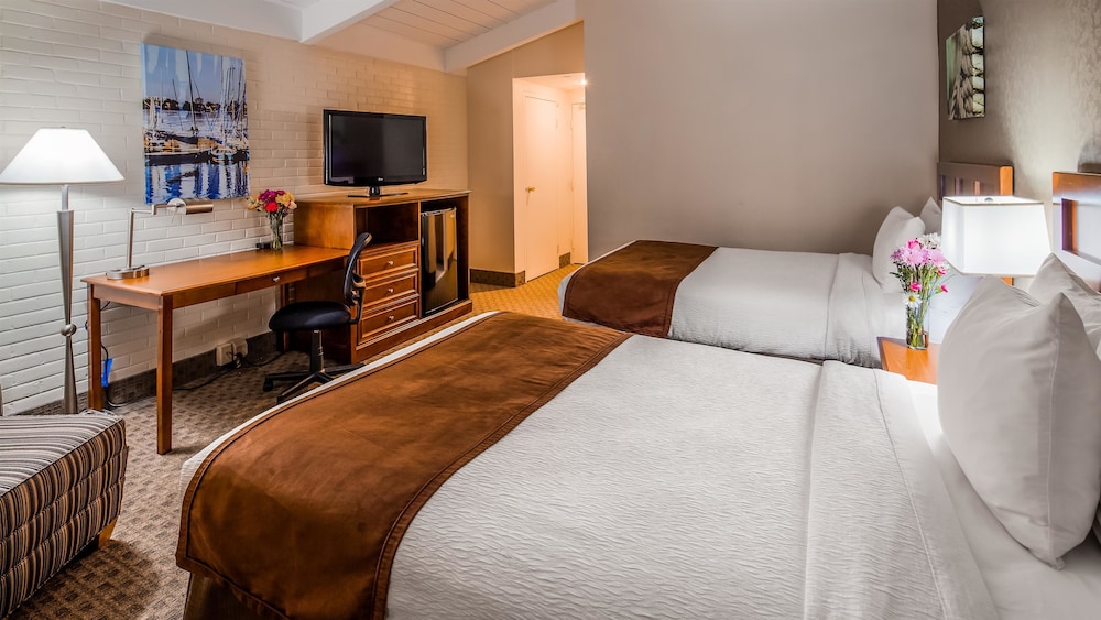 Standard Room, 2 Queen Beds, Non Smoking, Refrigerator - Photo 2