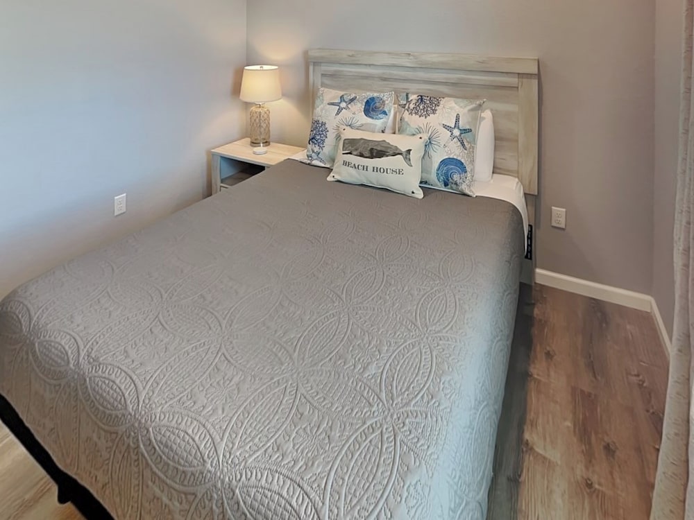 House, Multiple Beds, Patio, Ocean View (Shark'S Tooth Beachfront) photo 3