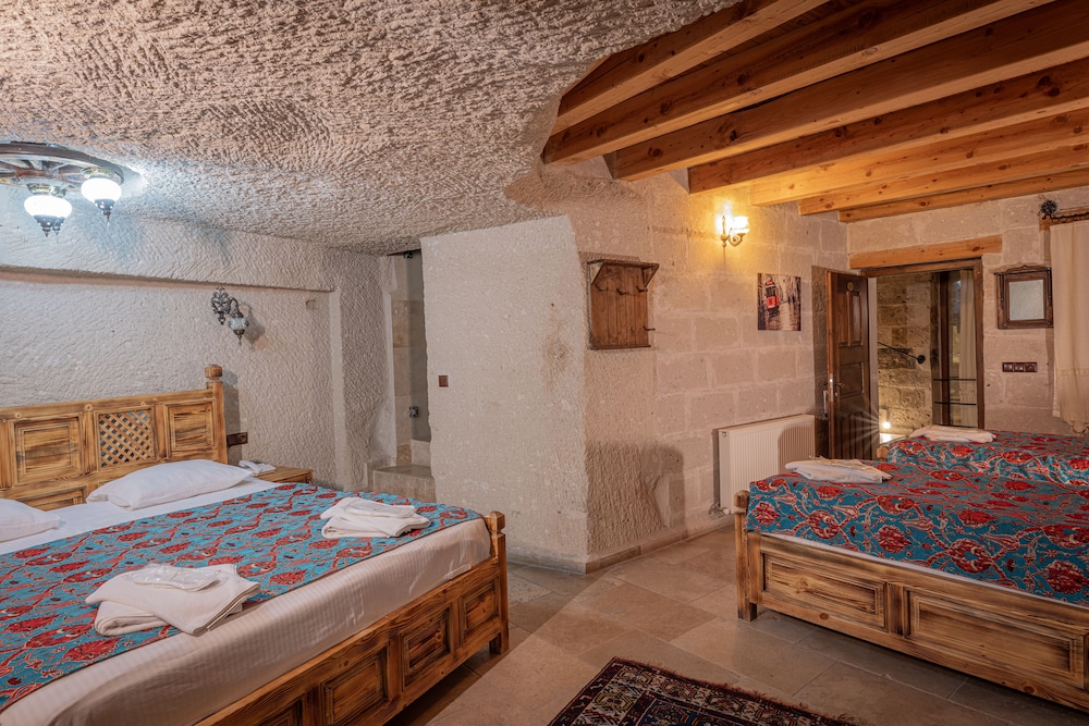 Junior Family Cave Suite - Photo 2