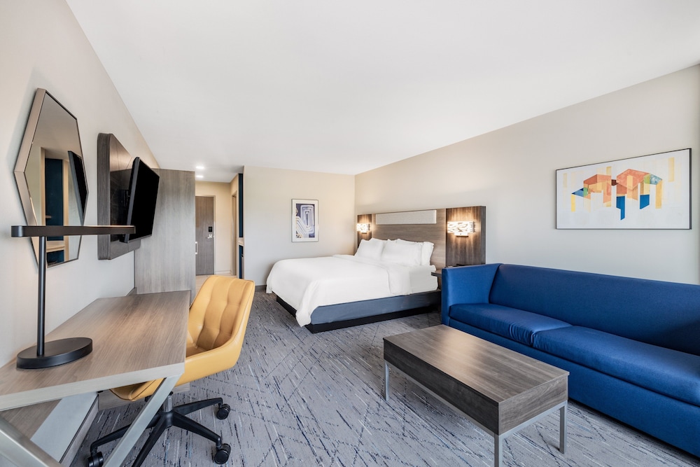 Suite, 1 King Bed, Accessible (Communications) - Photo 1