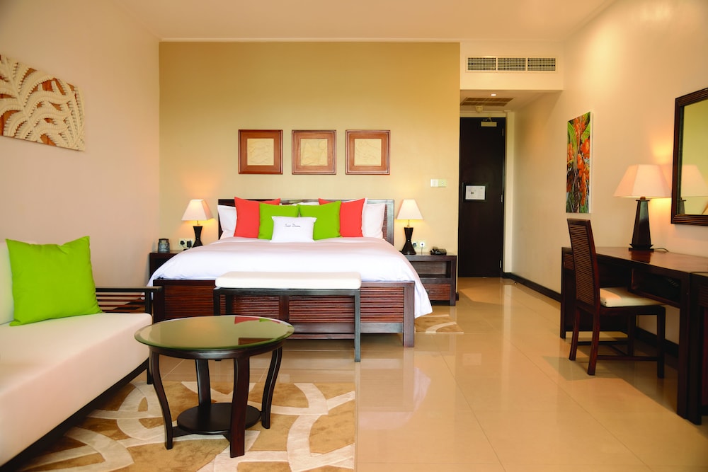 Grand Room, 1 King Bed, Beach View, Jacuzzi on Balcony photo 3