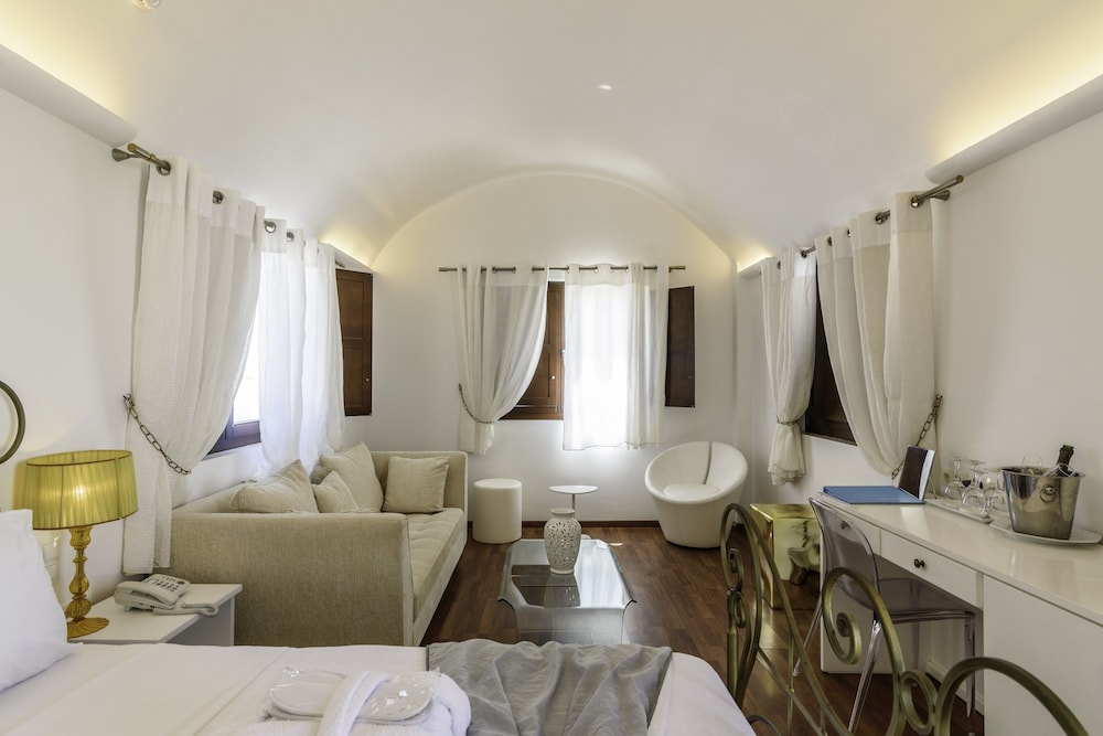 Royal Suite, Jetted Tub (private) - Photo 9