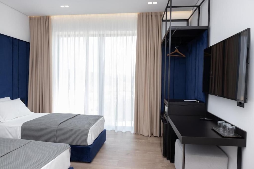 Deluxe Twin Room (No Balcony)