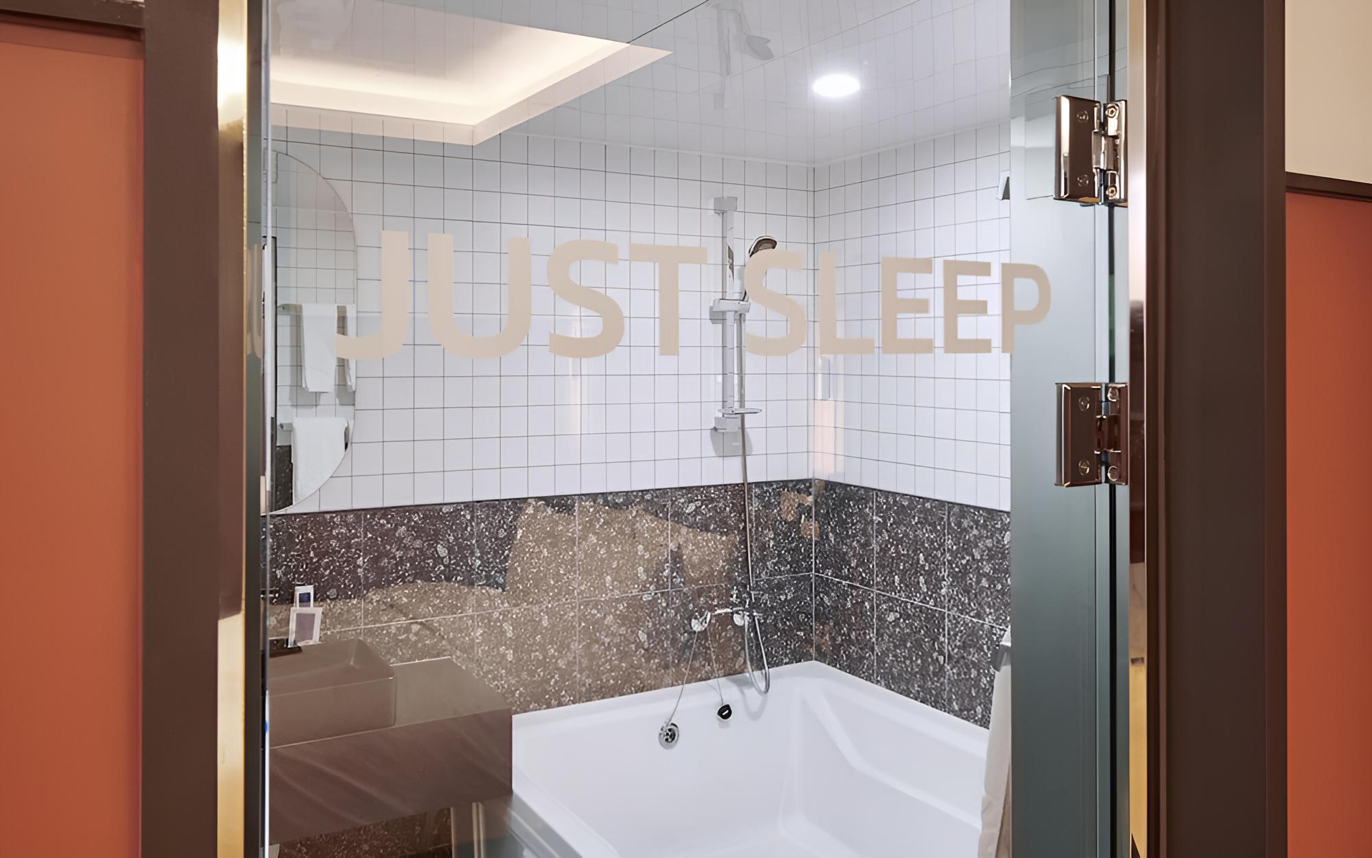 Room (Premium spas (spar bath Netflix Wave ) photo 3
