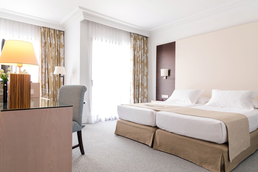 Family Triple Room, 1 Bedroom, Partial Sea View (2 adults + 1 child)