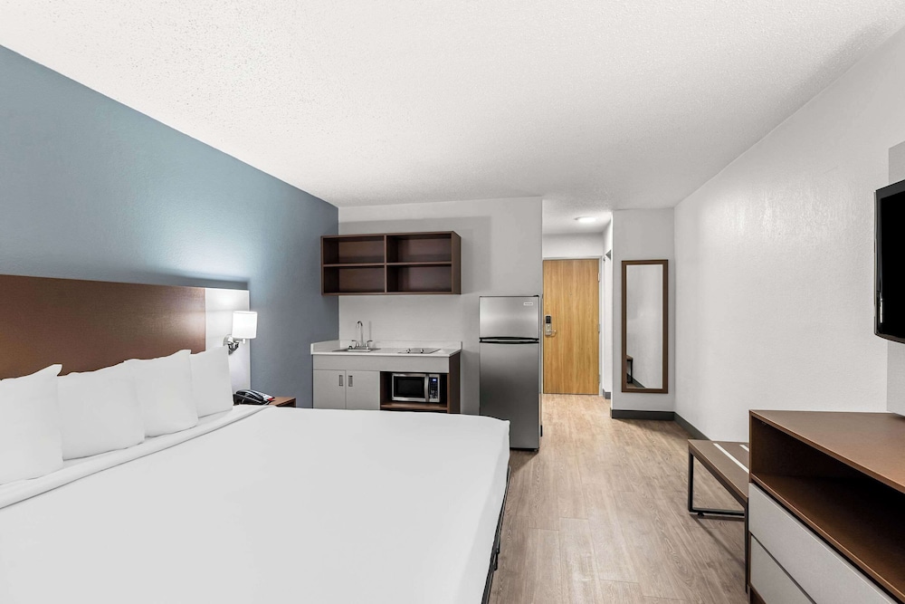 Standard Room, 1 King Bed, Non Smoking (Kitchenette, Limited) - Photo 3