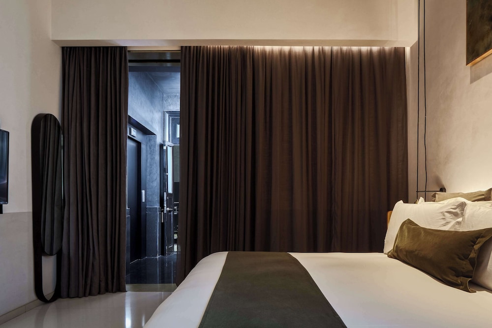 Room, 1 King Bed, Accessible (Roll-In Shower) - Photo 1