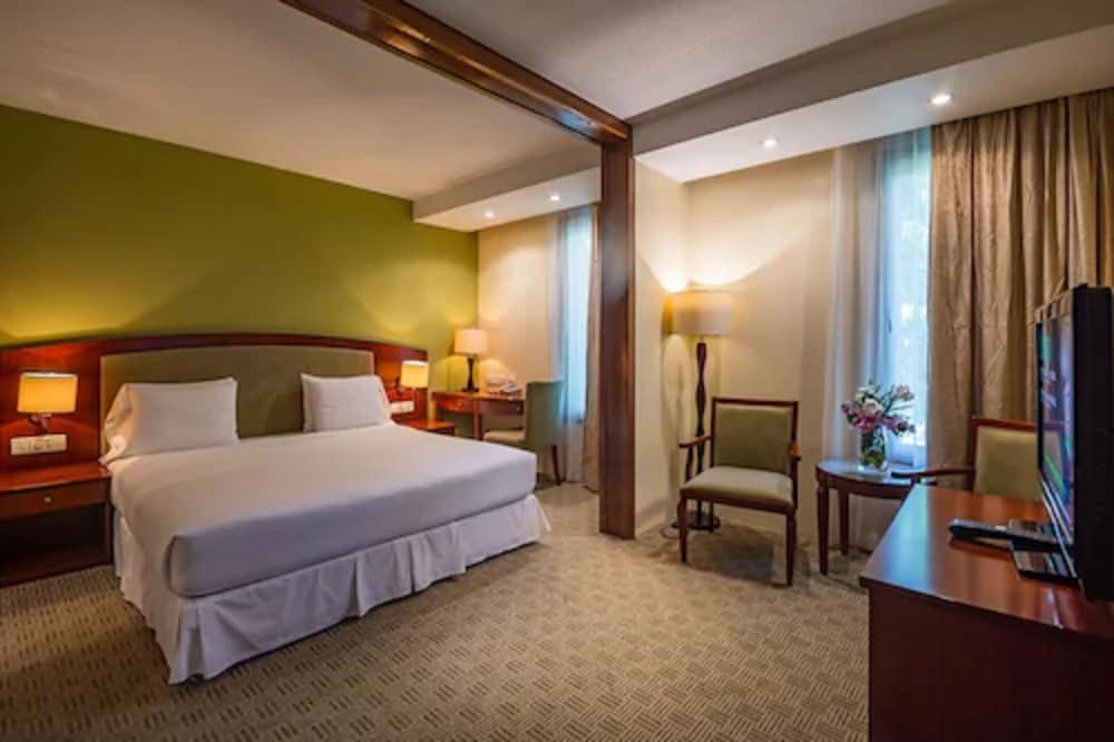 Standard Room, 1 King Bed photo 1