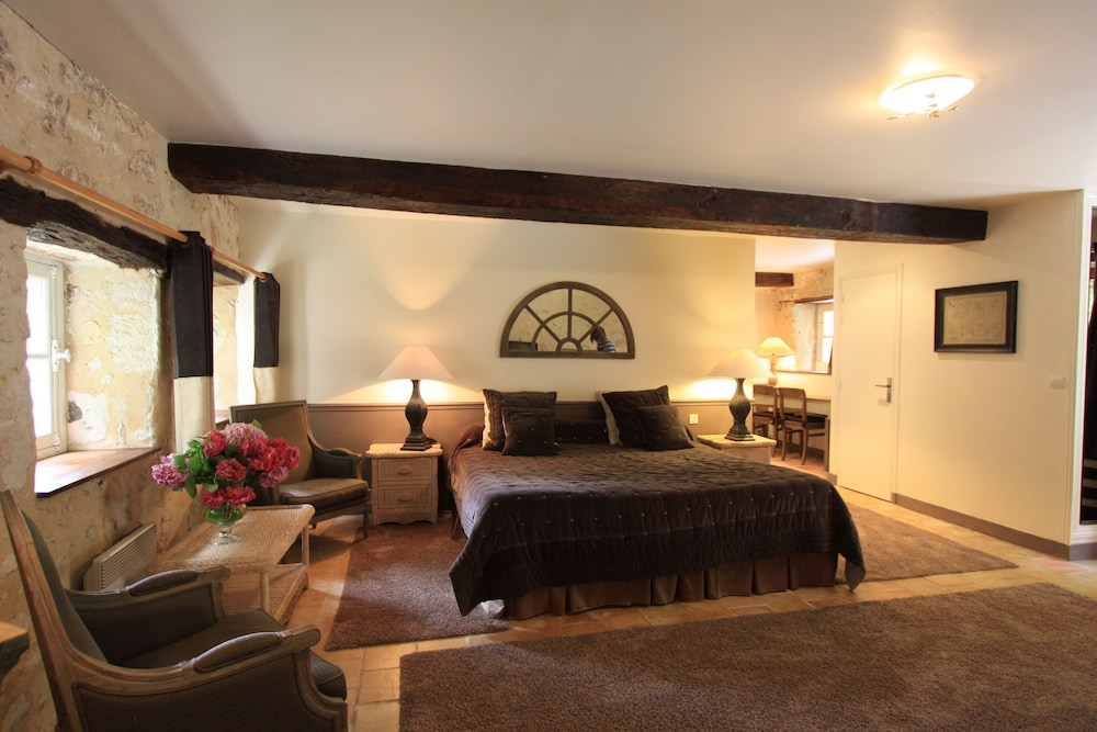 Superior Suite, 1 King Bed, Garden View photo 1