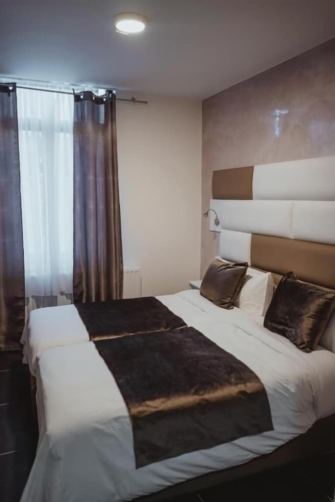 Standard Twin Room - Photo 1