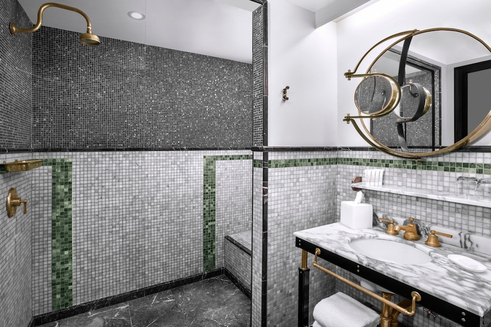 Suite, 1 Bedroom thumbnail 6