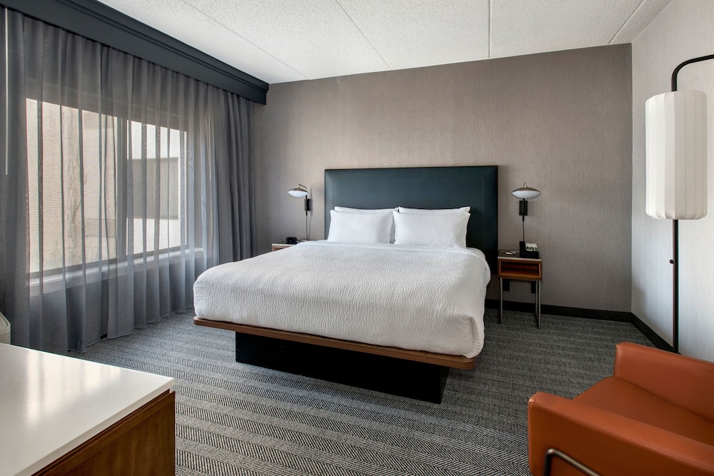 Suite, 1 King Bed with Sofa bed (Mobility/Hearing Accessible, Tub) - Photo 1