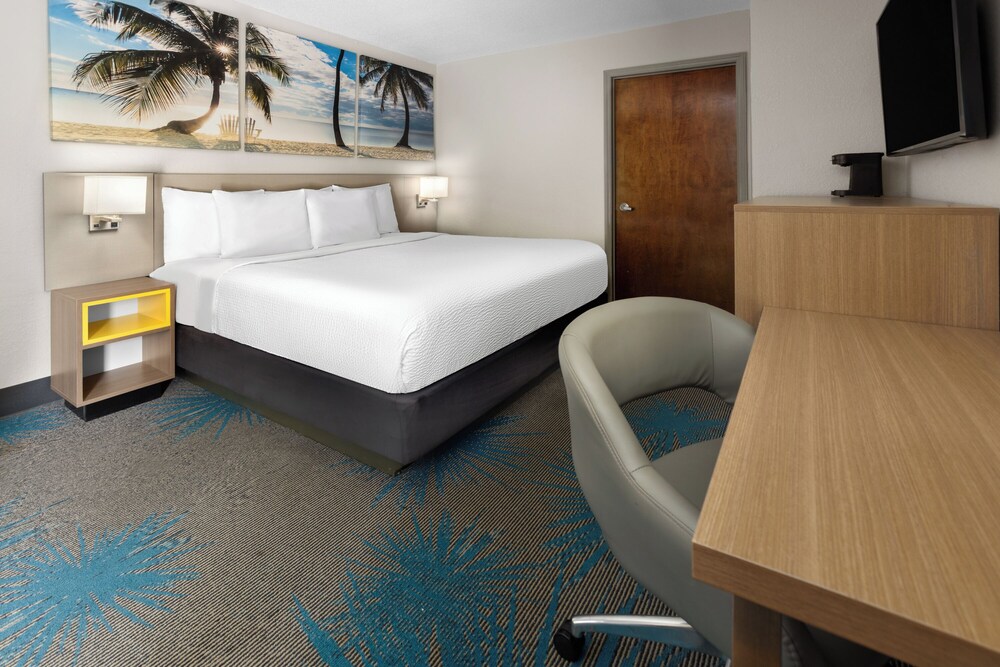 Standard Room, 1 King Bed - Photo 6
