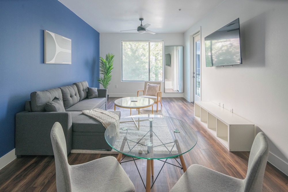 Luxury Apartment, 1 Queen Bed with Sofa bed, Non Smoking photo 1