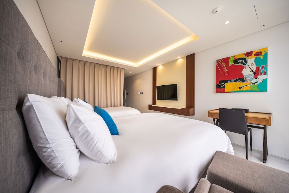 Deluxe Family Room Ocean photo 3