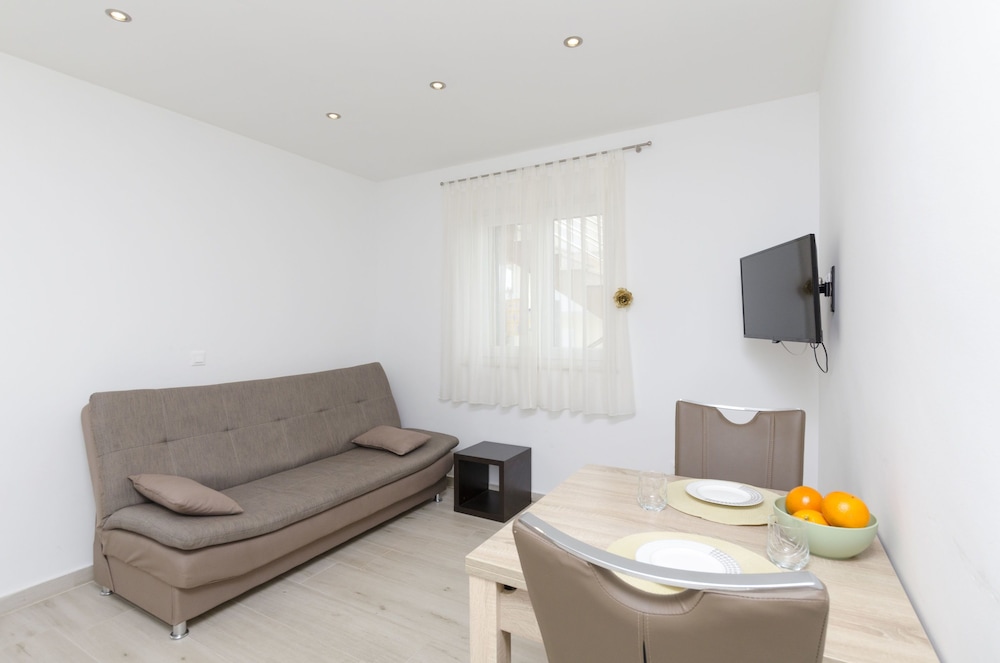 Apartment (A2)
