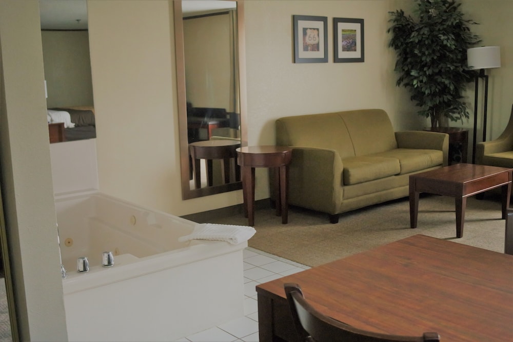 Suite, 1 King Bed, Non Smoking, Jetted Tub - Photo 1