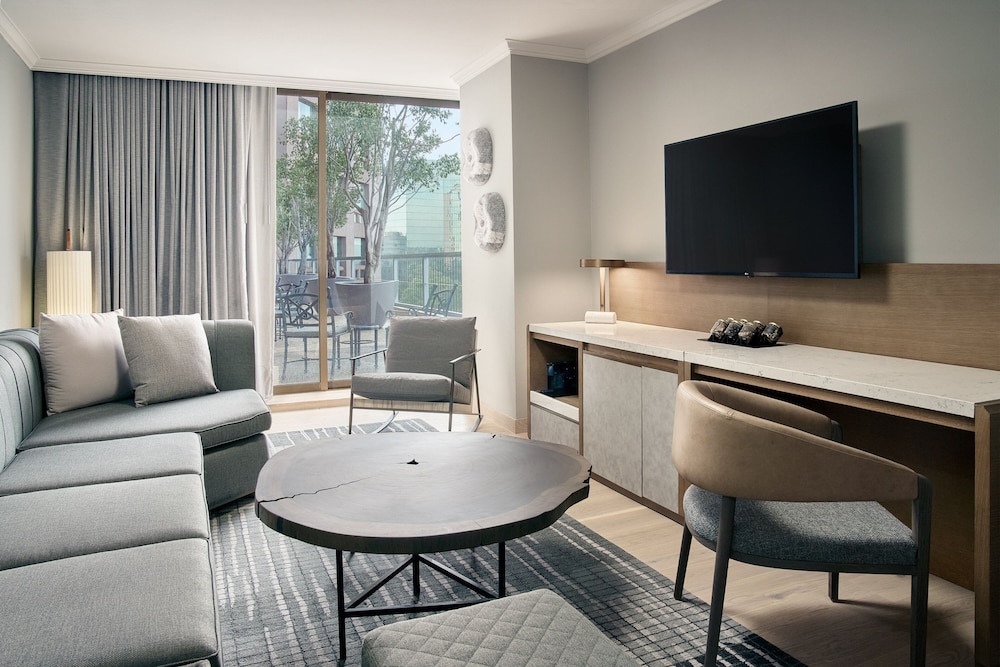 Executive Suite, 1 King Bed with Sofa bed, Terrace - Photo 1