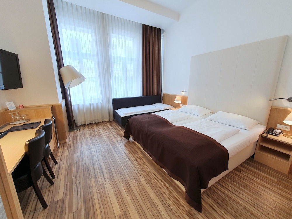 Executive Triple Room, City View