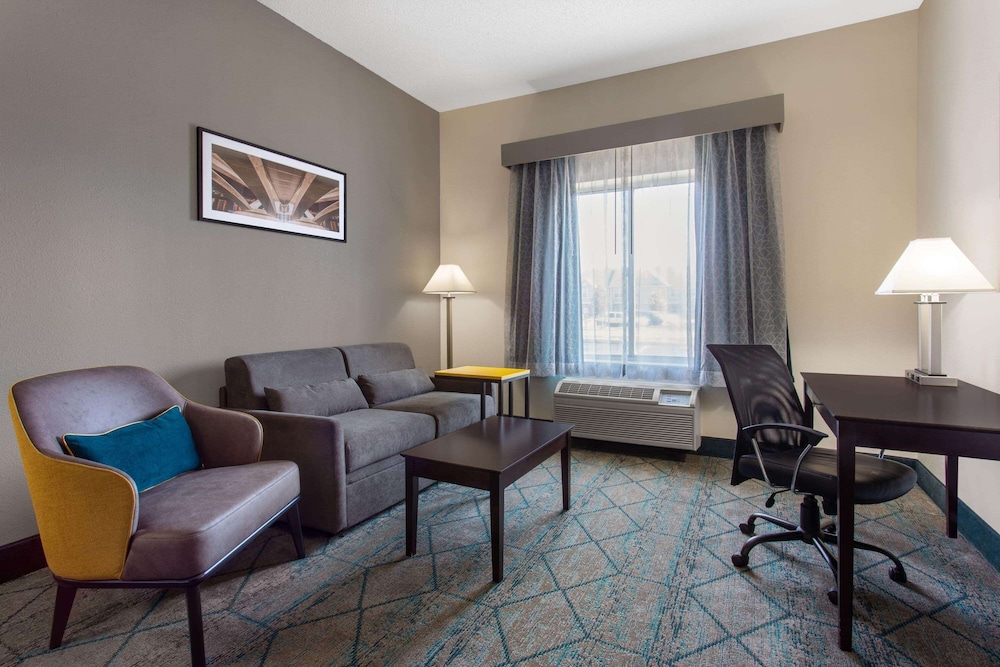 Deluxe Room, 1 King Bed, Non Smoking (Deluxe Executive Room) - Photo 2