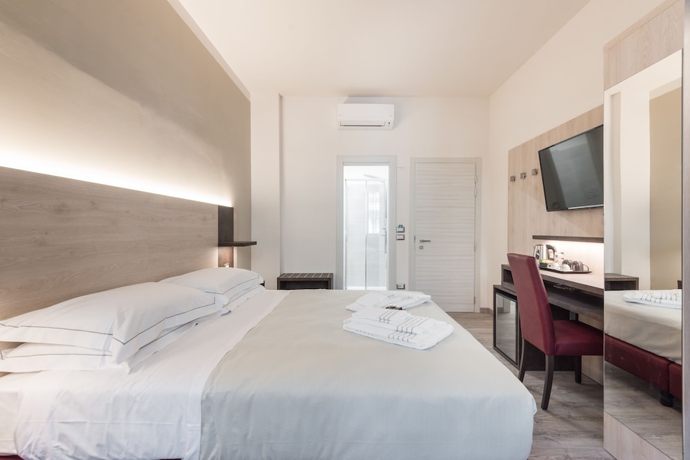 City Double or Twin Room, 1 Queen Bed photo 3