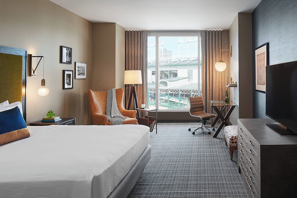 Room, 1 King Bed (Mobility Accessible, Tub)