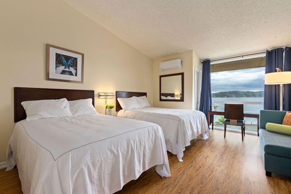 Deluxe Single Room, 2 Double Beds, Lake View photo 1