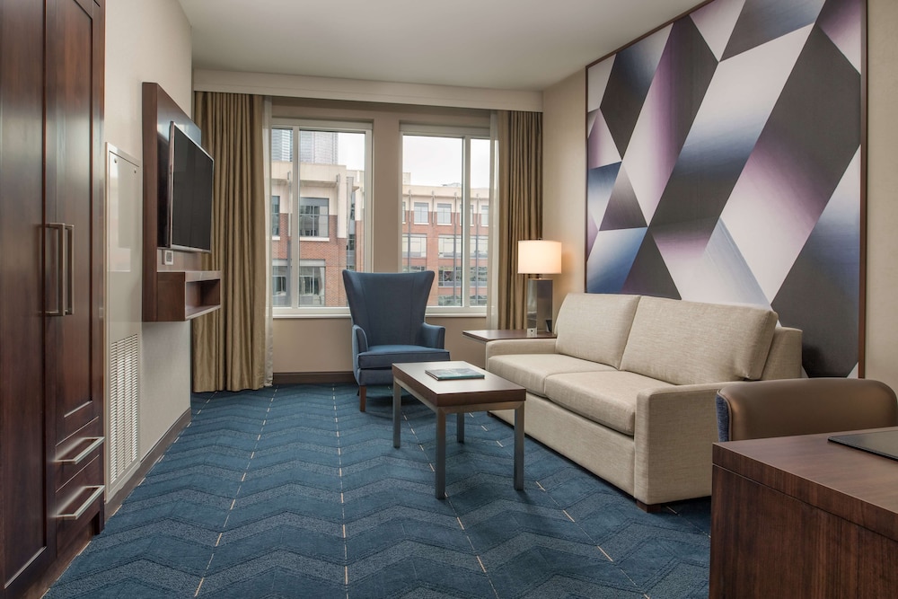 Suite (2 Room, 2 Queen Beds and 1 Sofabed)