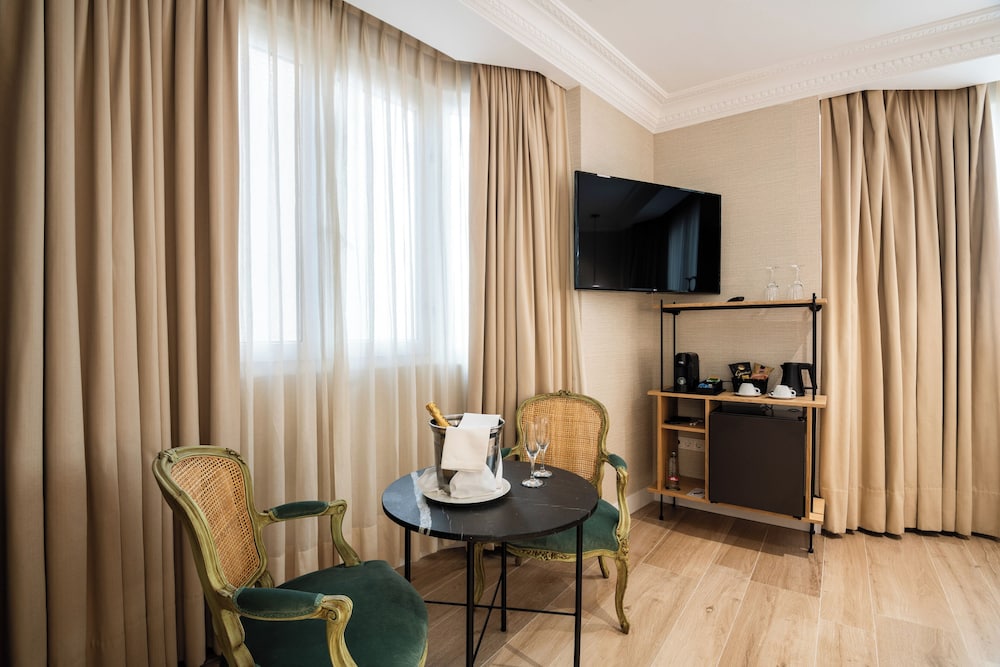 Premium Room thumbnail 6