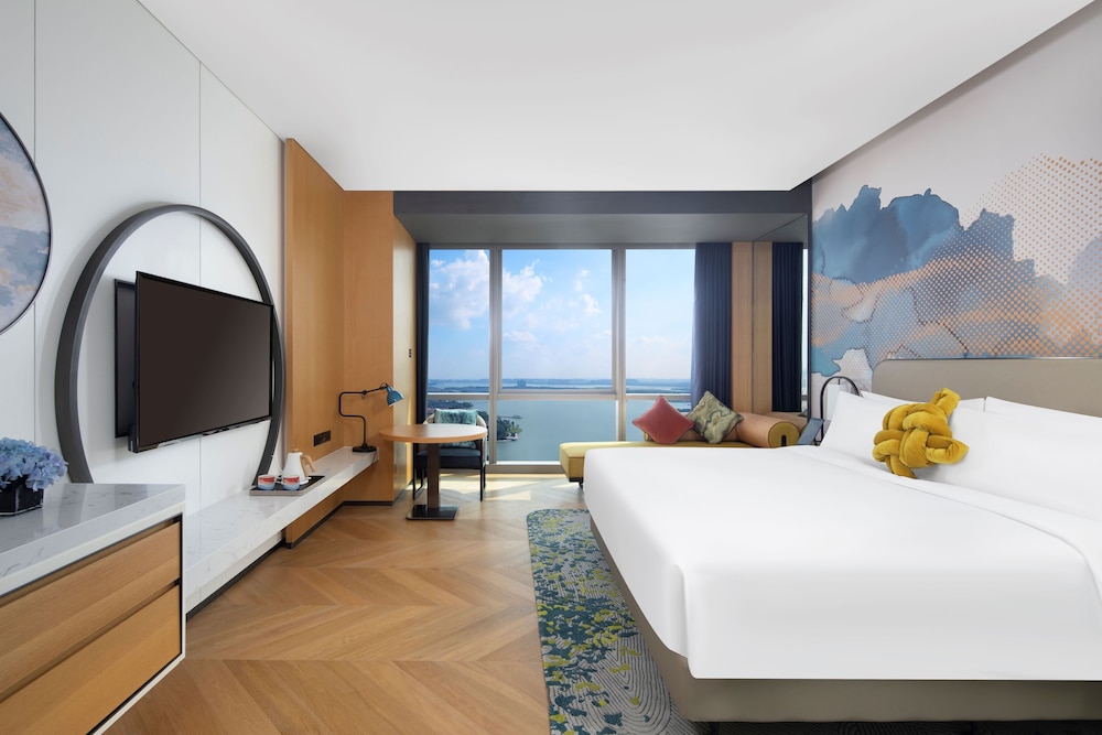 Social Lake King Room thumbnail 5