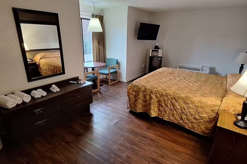 Room, 1 King Bed photo 2