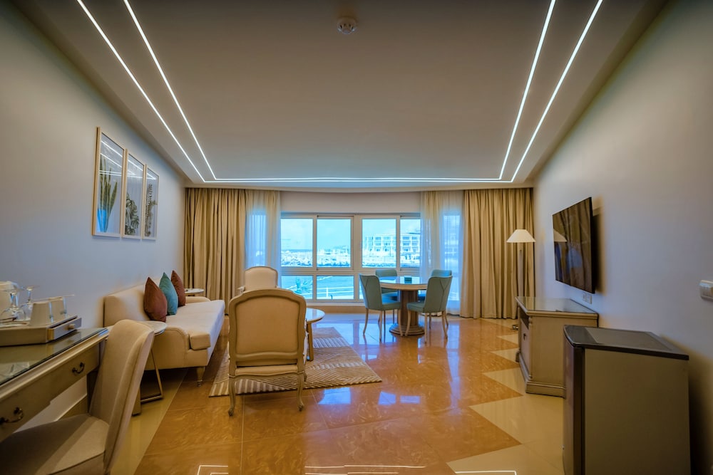 Premium Jacuzzi Suite photo 3